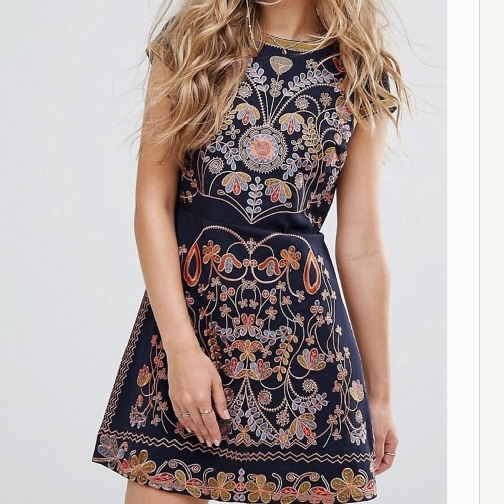 FOXIEDOX HADIYA EMBROIDERED DRESS NWT XS